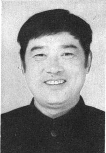 另一名中年男子肖像黑白照片