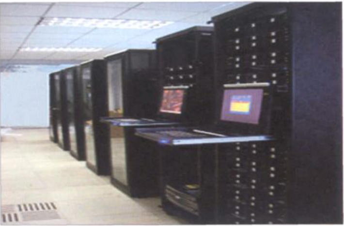 2005年建成的高性能计算平台服务器机房照片