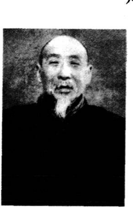 一位留着胡须的中国老年男子的肖像照
