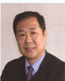 一名身穿正装的男子半身照